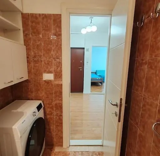 Hill Apartment Split