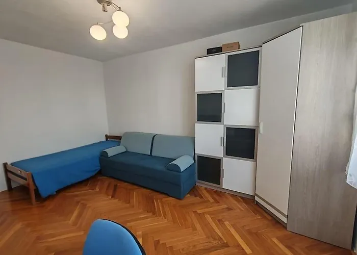 Apartment Hill Split