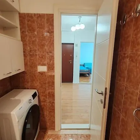 Hill Apartment Split