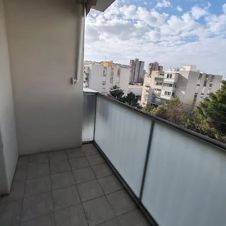 Hill Apartment *